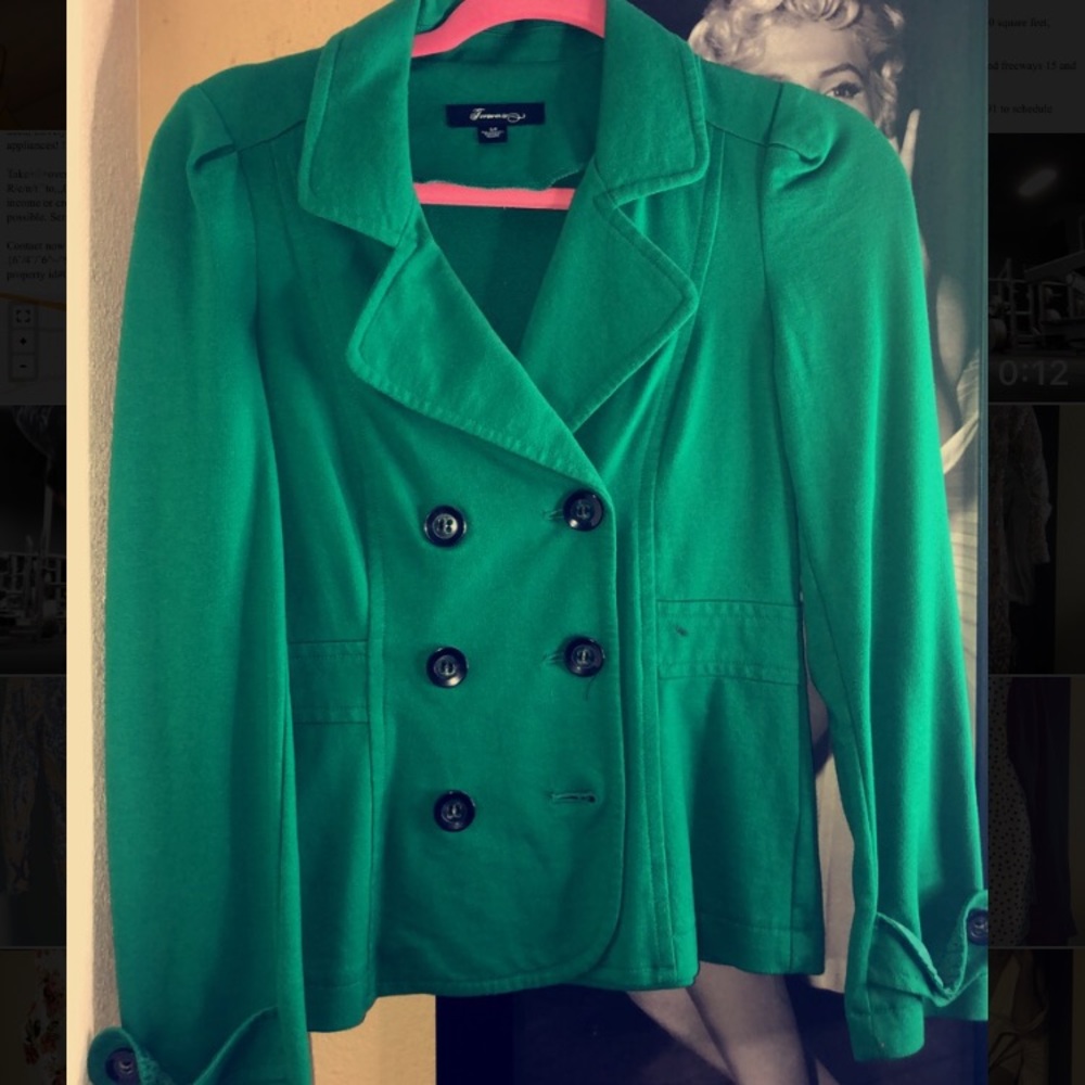 Green blazer 💚